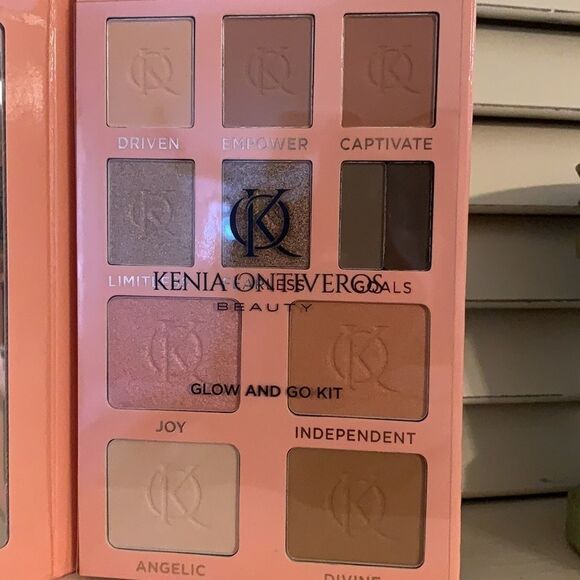 KENIA Ontiveros Beauty glow and go kit - Picture 3 of 3